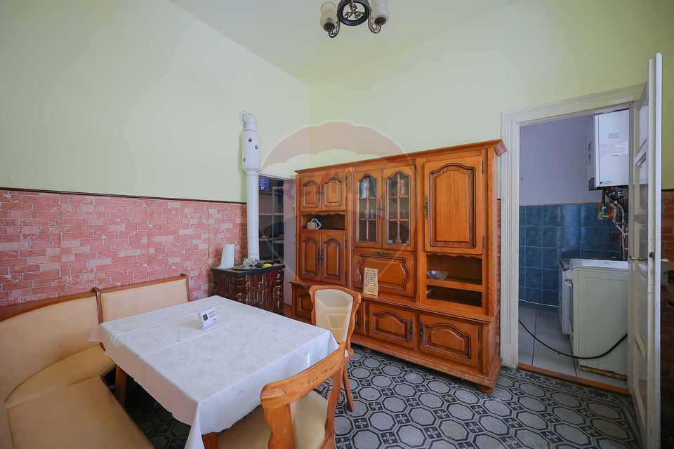 Apartament cu 3 camere de vânzare în zona Ultracentral