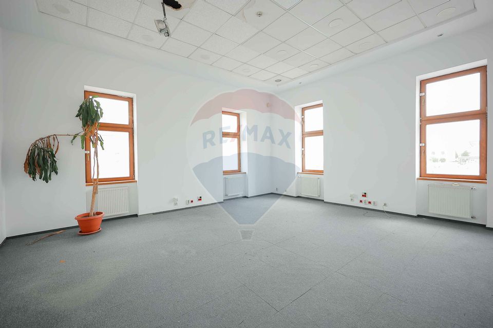 360sq.m Commercial Space for rent, Ultracentral area