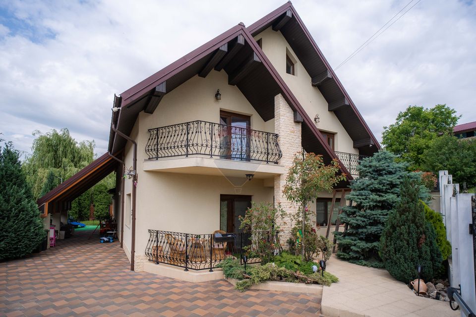 0% Comision - VILA de LUX de vânzare – Cu iaz natural