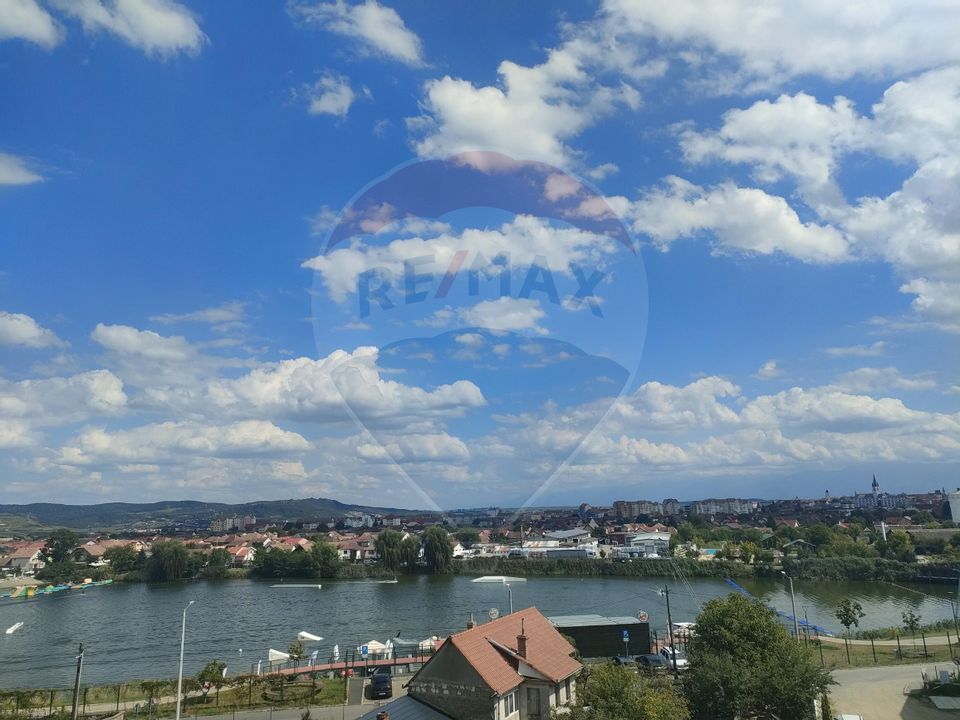 Apartament de vanzare cu gradina