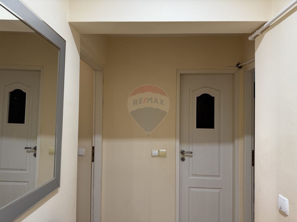 De Vanzare Apartament 4 camere - Ultra Central (orientare N-S)