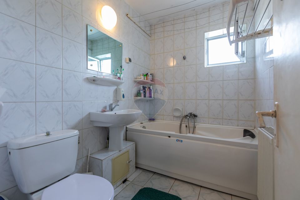 Apartament 3 camere decomandate – Strada Bicaz, zona Narcisa