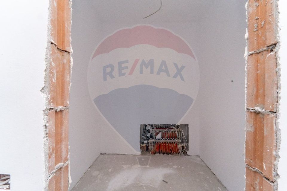 Casă Modernă de Vânzare în Sânpetru