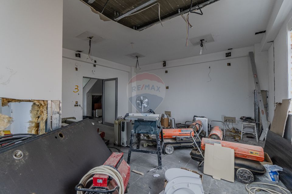 Cladire de 902 mp utili de vânzare, zona Grivitei - DN 13, COMISION 0