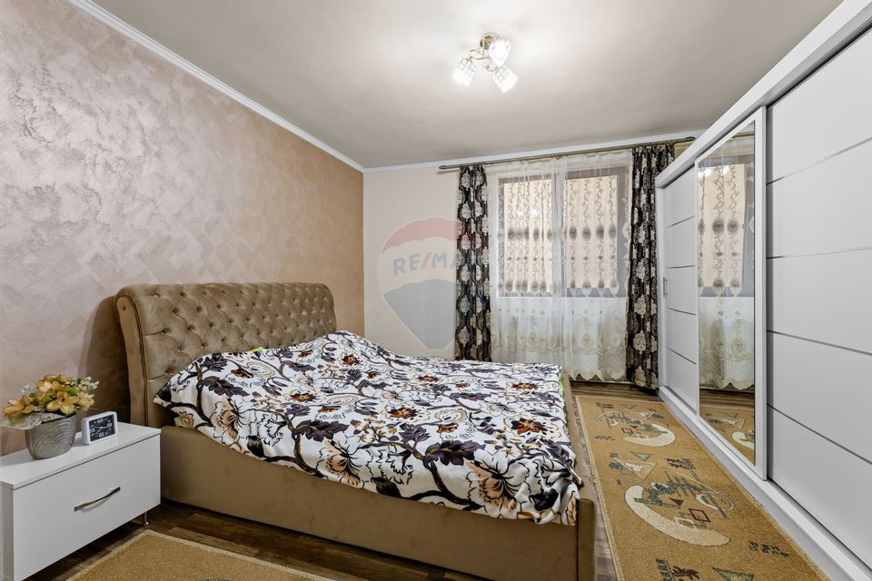 Casă spațioasă cu 4 camere și spațiu comercial în Bujac