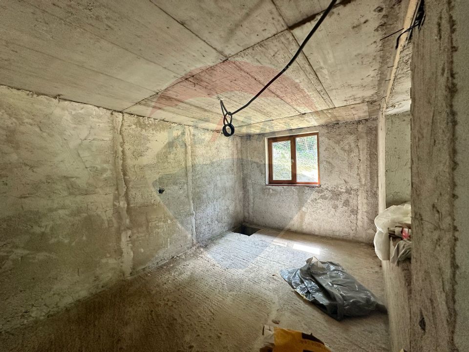 Casă / Vilă la gri in Pangarati Neamt