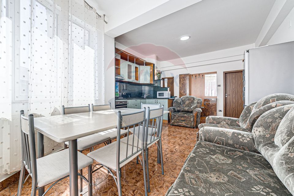 Apartament cu 3 camere de închiriat în zona Boul Rosu