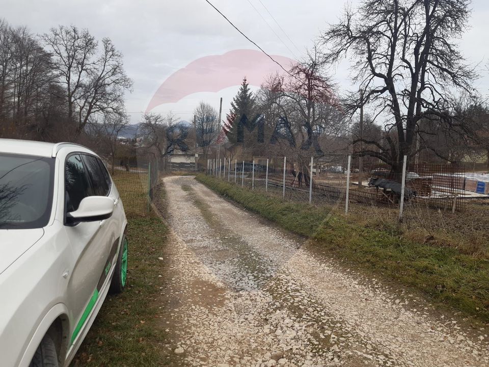 Casă / Vilă cu 7 camere de vânzare în zona Bran-Tohanita