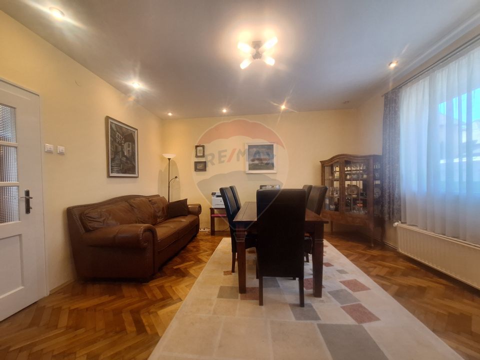 Vilă moderna cu gradina frumoasa, in zona Trei Stejari