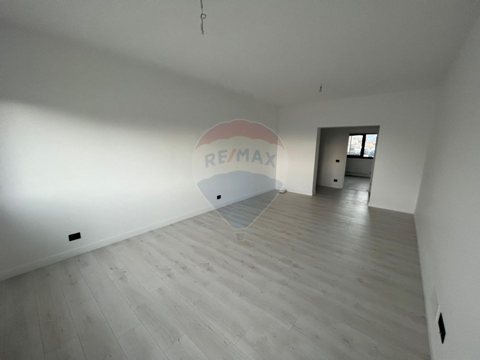 Apartament nou, 3 camere, curte proprie 50mp, de vânzare