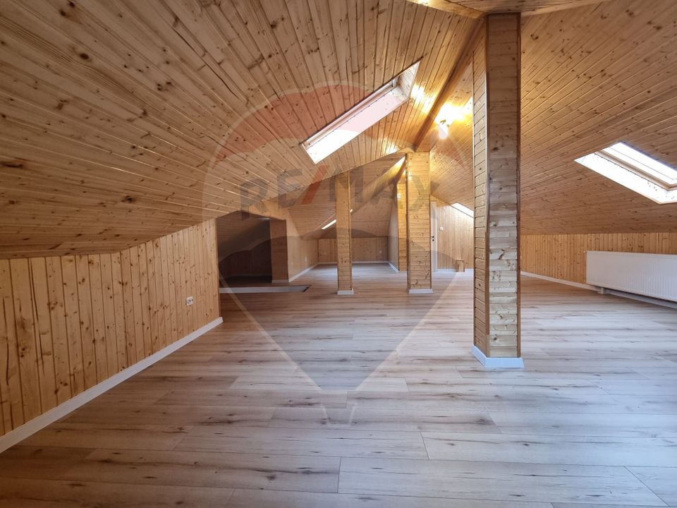 Penthouse 3 camere și loc de parcare, de închiriat, Cristian(REZERVAT)