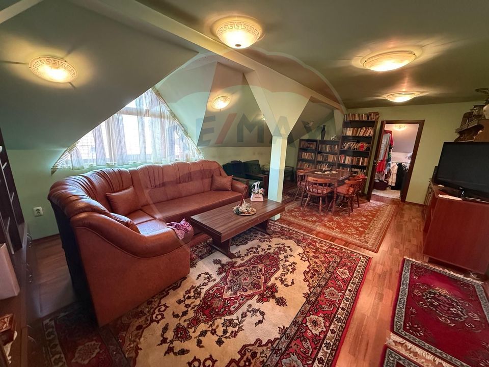 De vânzare  casǎ 5 camere și acces auto Ultracentral