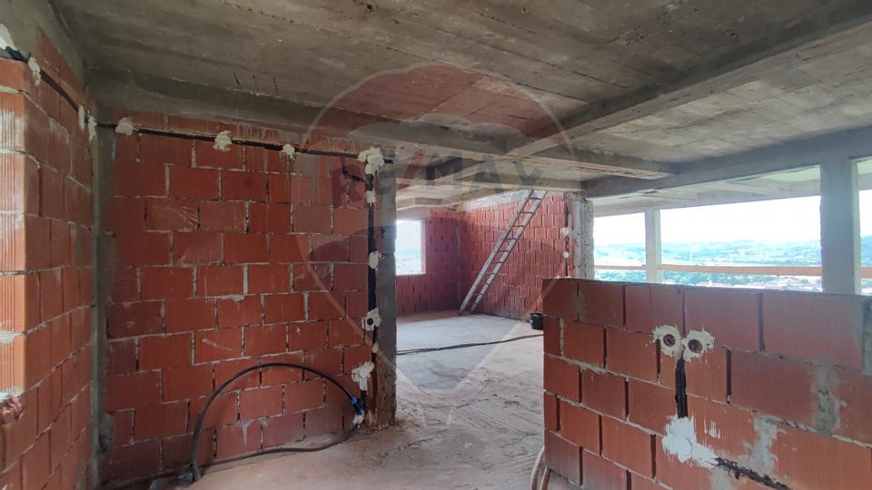 Casă de vacanta cu 6 camere de vanzare Suncuius