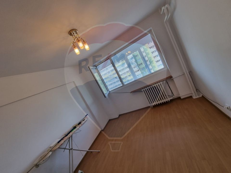 Apartament cu 3 camere de vânzare în zona Pantelimon