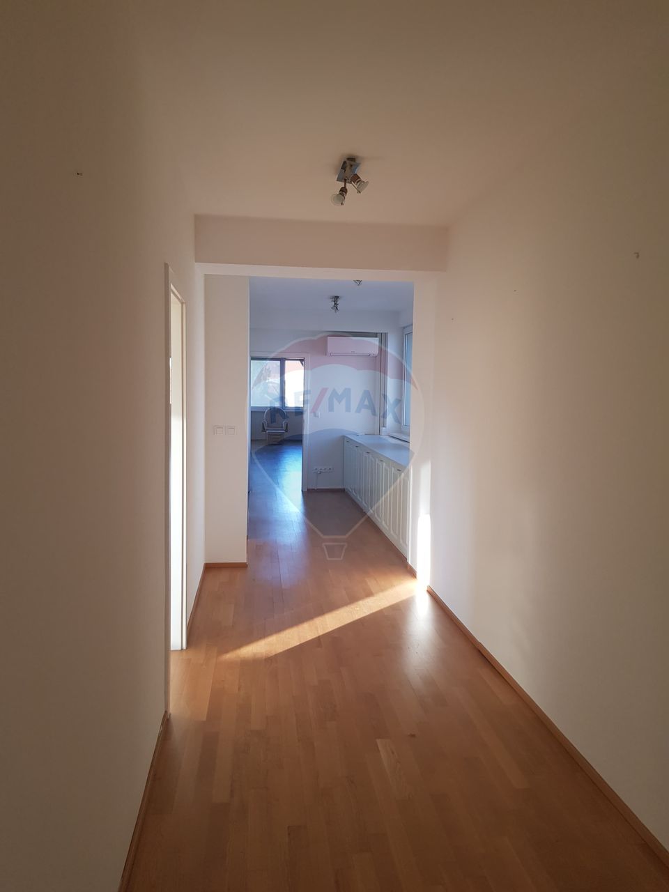 4 room Apartment for rent, P-ta Romana area