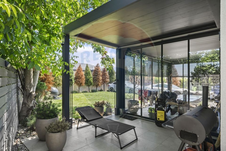 Villa 4 rooms, 202 sqm usable, Corbeanca, complex with swimming pool