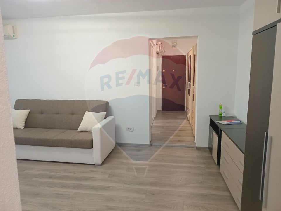 Apartament de vanzare  2 camere în zona Micalaca Mioritei