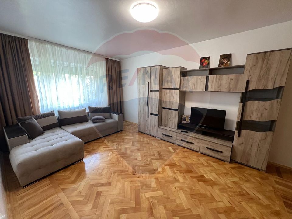 Apartament cu 3 camere de închiriat în zona Ultracentral