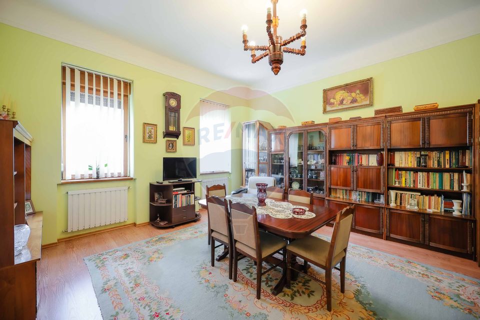 Casă cu 7 camere de vânzare în zona Ultracentrală