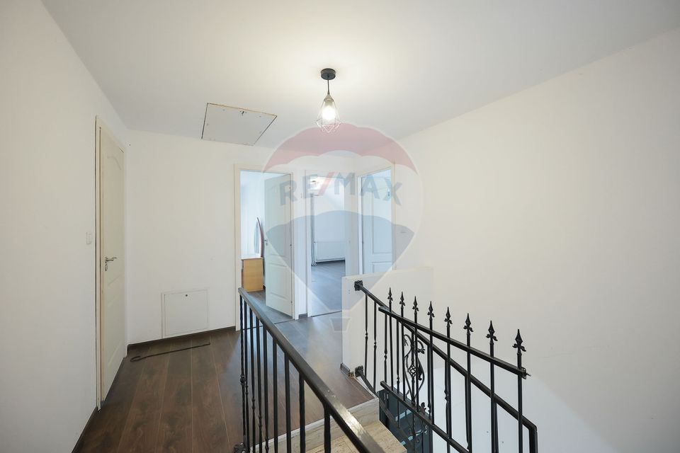 4 room House / Villa for sale, Episcopia Bihorului area