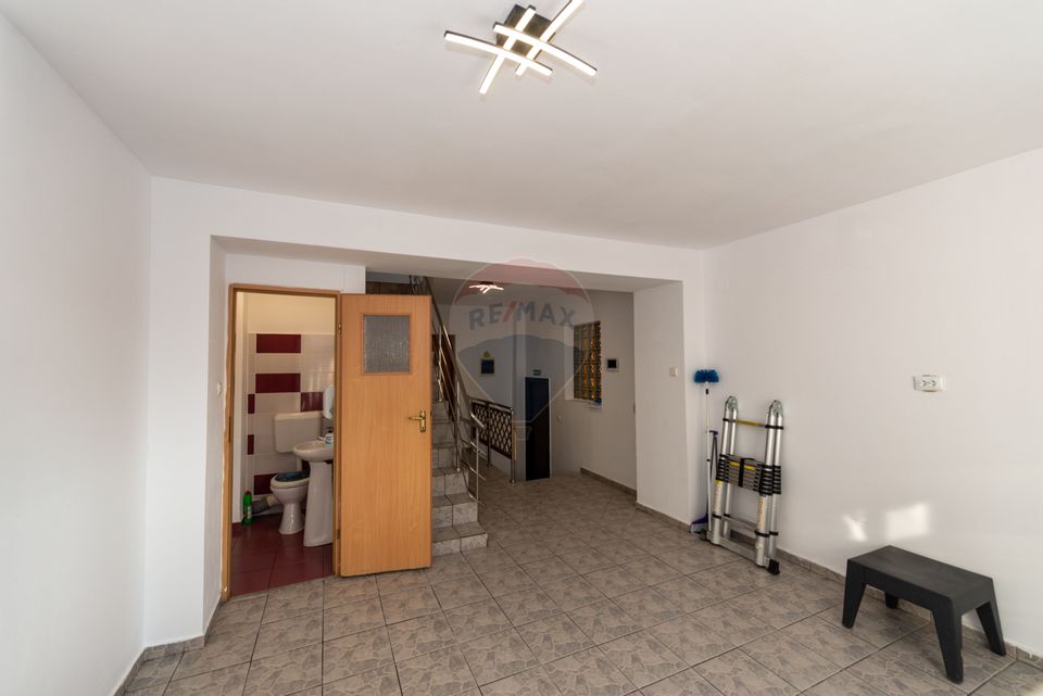 Villa with 10 rooms for rent, GF+GF+1+M, 284mpu, 220 sqm land