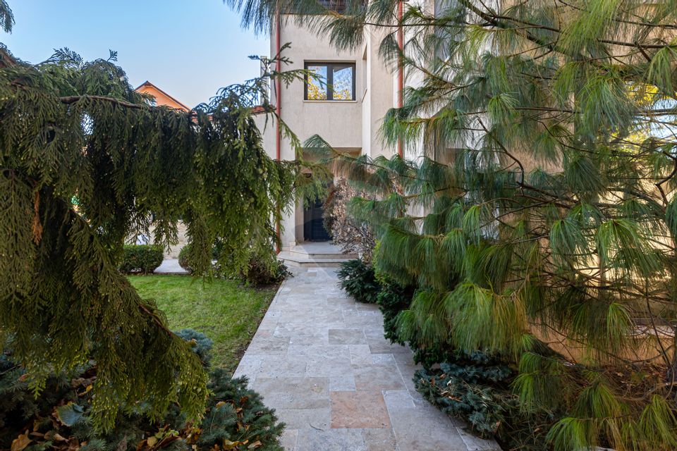 9 room House / Villa for sale, Km 4 area