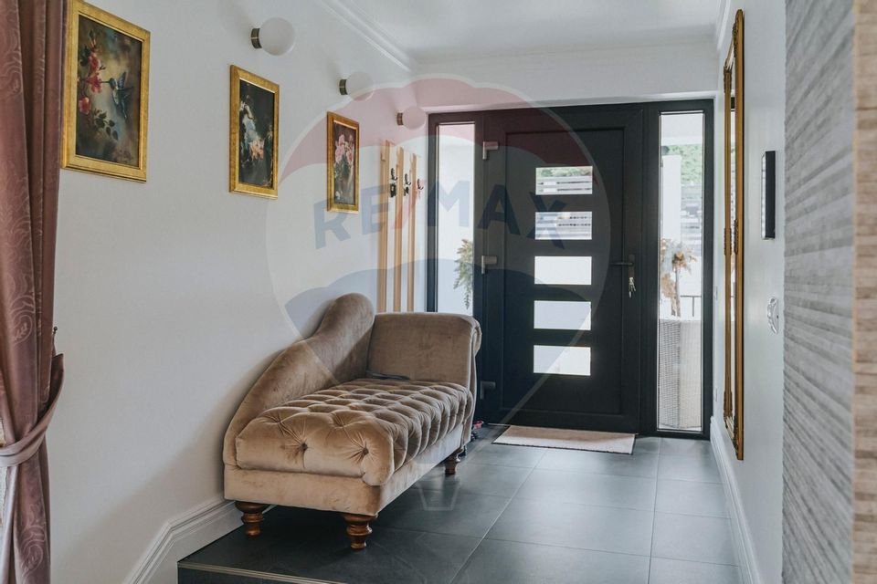 Ready to Move Family Home with Heated Pool – Gheorghe Doja Street, Ora