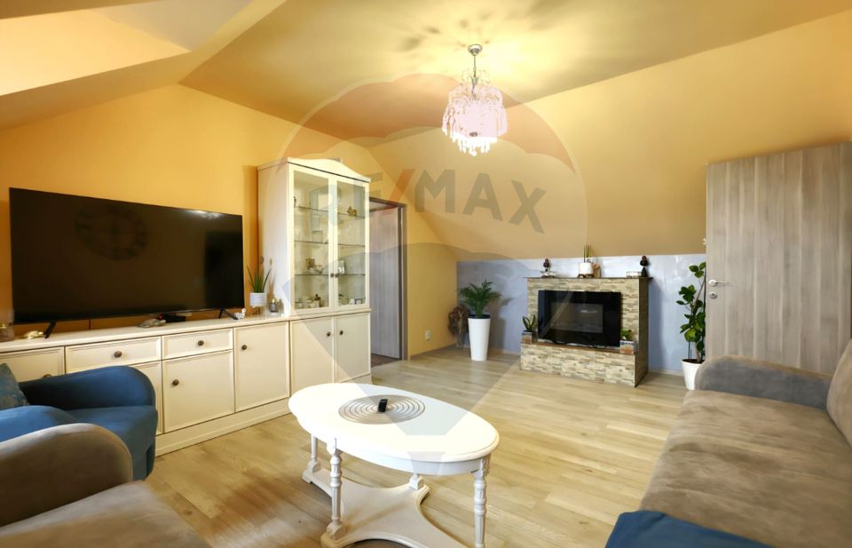 Apartament cu 3 camere de vânzare