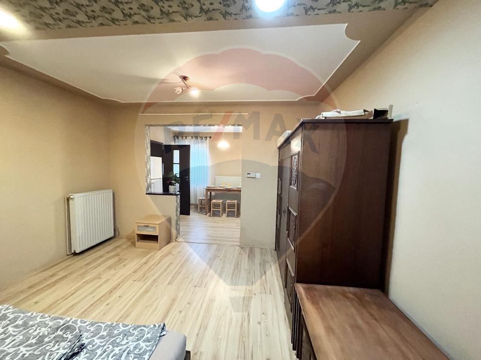 Apartament la casa de inchiriat!