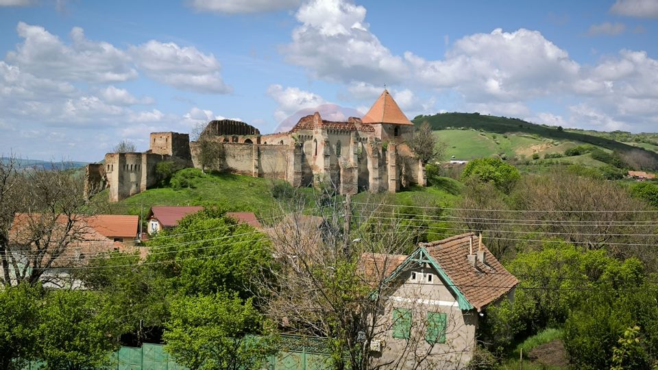 Teren intravilan 3.269 mp în Slimnic–panorama superbă, 15 km de Sibiu