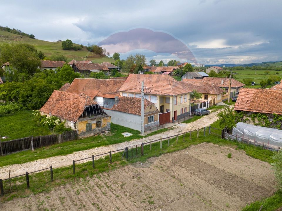 Casă de vacanta, cu annexe si pomi fructiferi, Ungra!