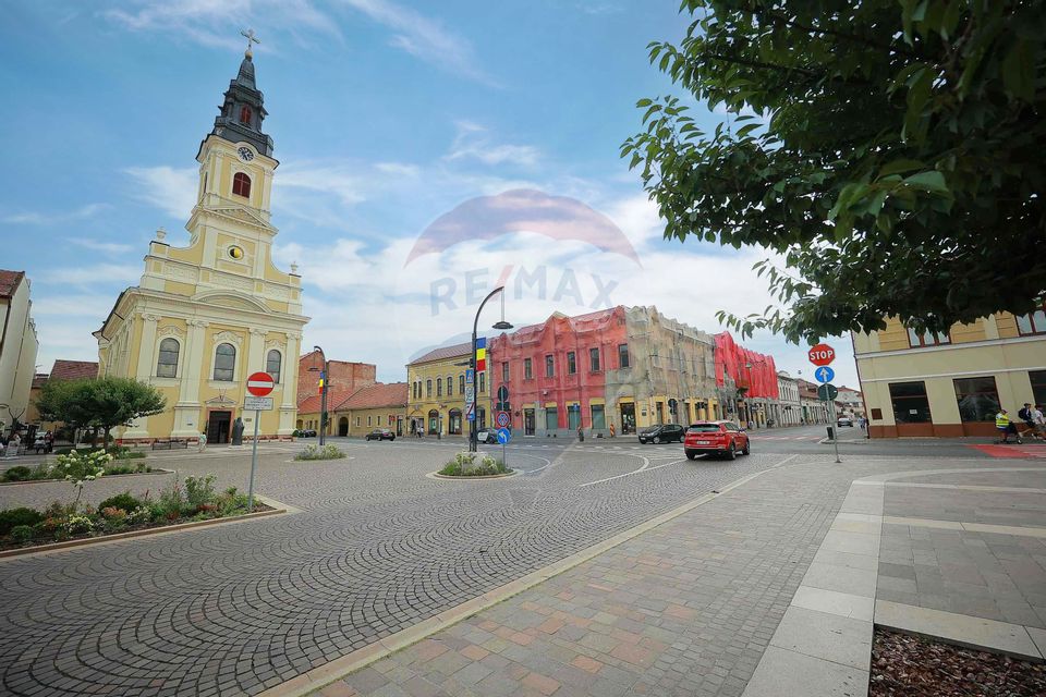 360sq.m Commercial Space for rent, Ultracentral area