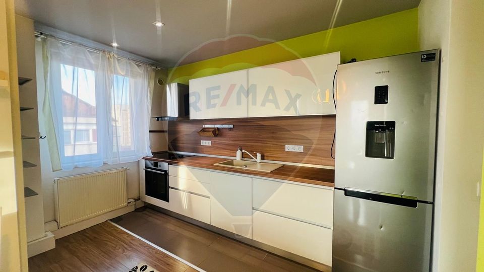 Apartament de inchiriat cu 3 camere  zona Canal 7