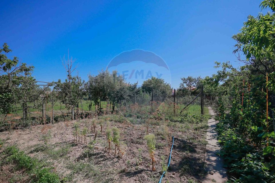 Casă și teren de 1397 mp de vânzare în Ineu, la 18 km de Oradea