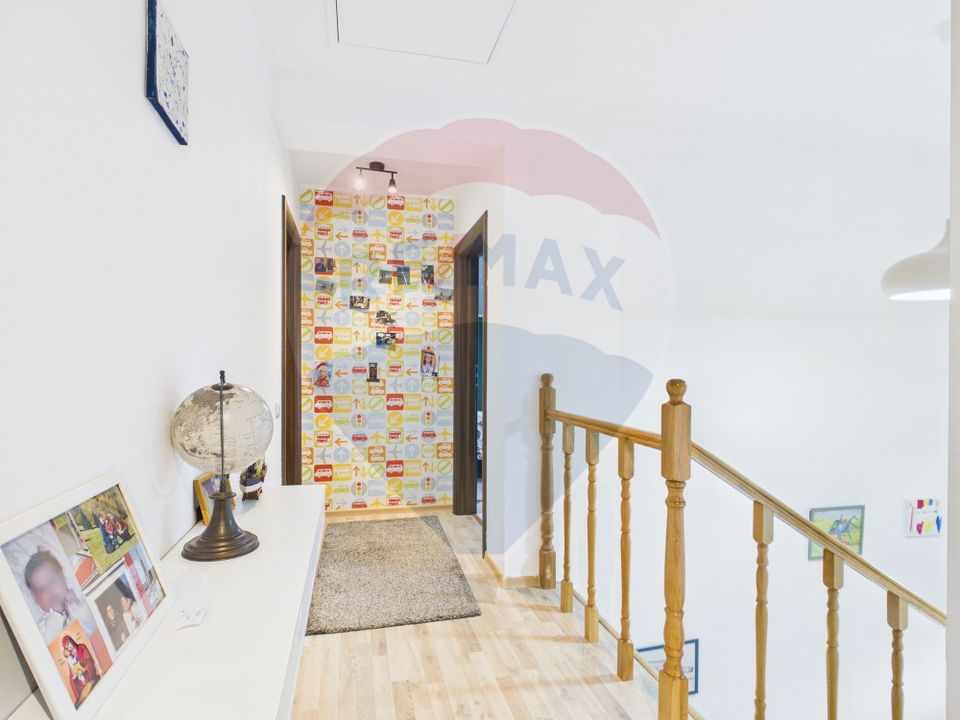 Modern villa 2011, with 5 rooms, 500sqm courtyard and garage