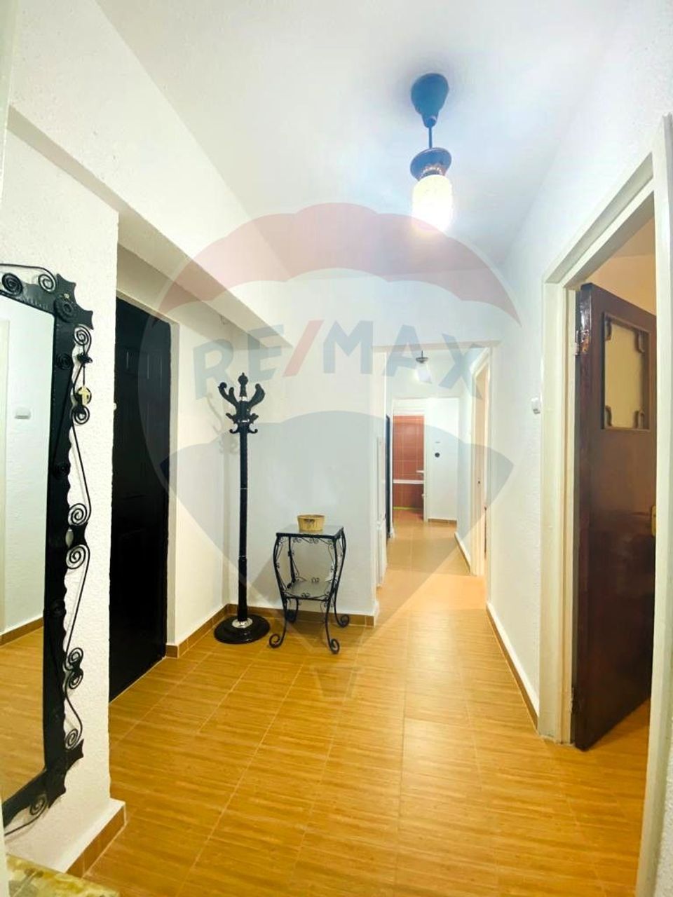 Apartament cu 3 camere la Piata Berceni