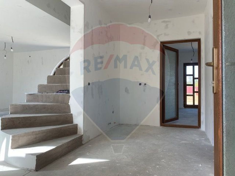 Casă / Vilă cu 5 camere de vânzare