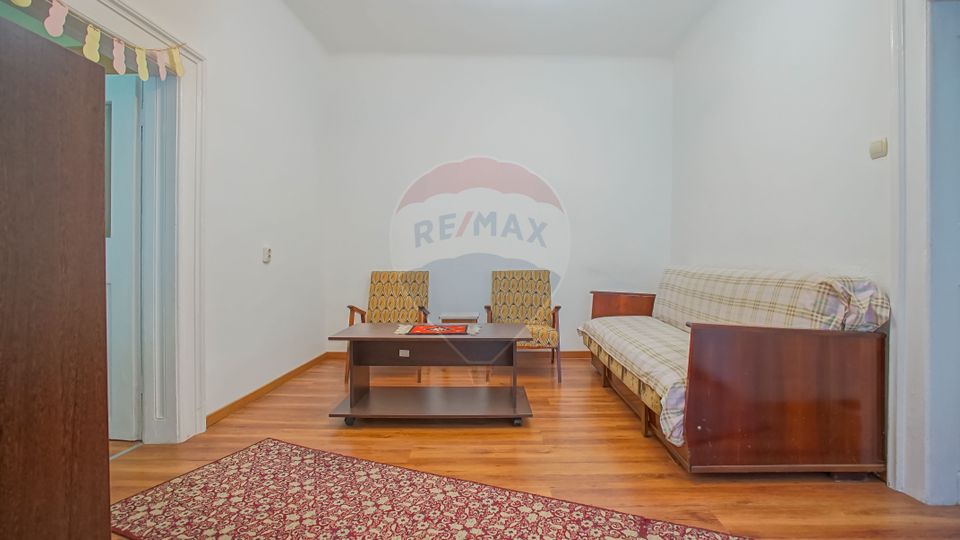 REZERVAT! Casă cu 2 camere și mult potențial, Poarta Schei