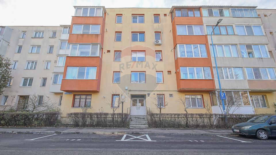 3 room Apartment for sale, Tractorul area