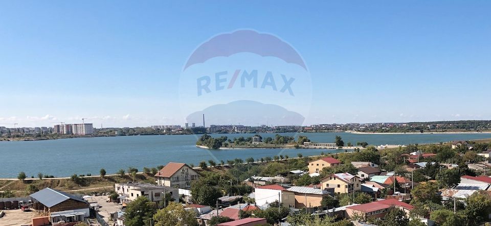 Apartament cu vedere spectaculoasa spre lac in Aqua City
