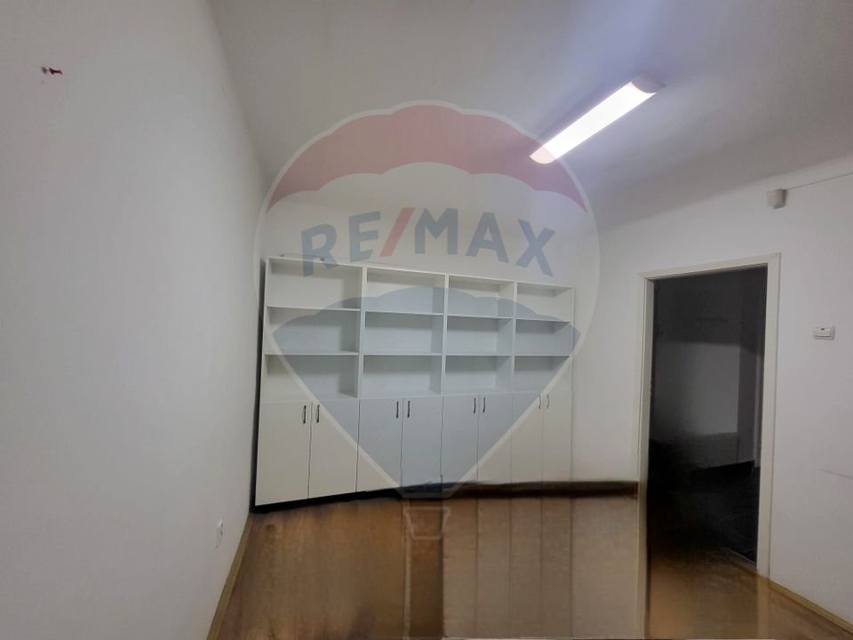 62sq.m Commercial Space for rent, Ultracentral area