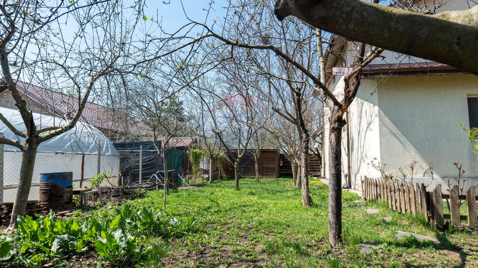 Vanzare vilă Bacu P+1+Pod, livadă, acces rapid A0/A1/Centură