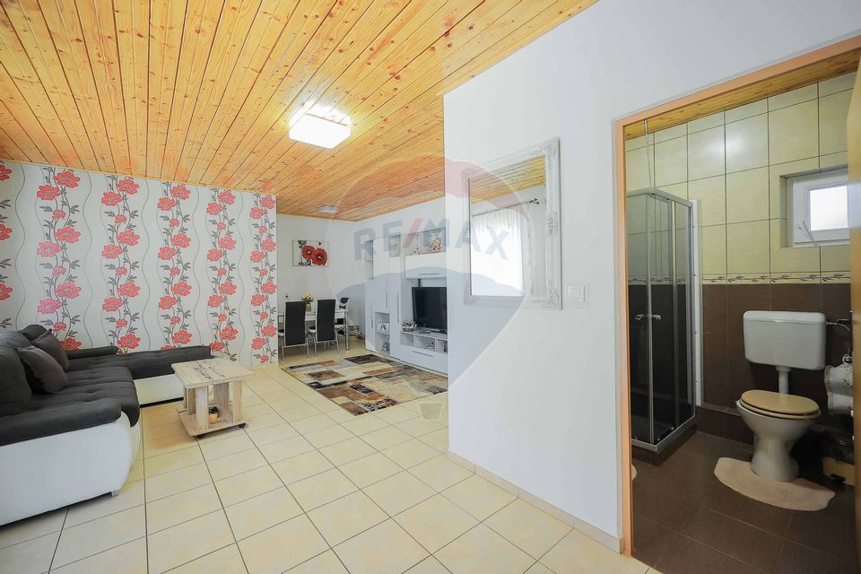 Casă și teren de 1397 mp de vânzare în Ineu, la 18 km de Oradea