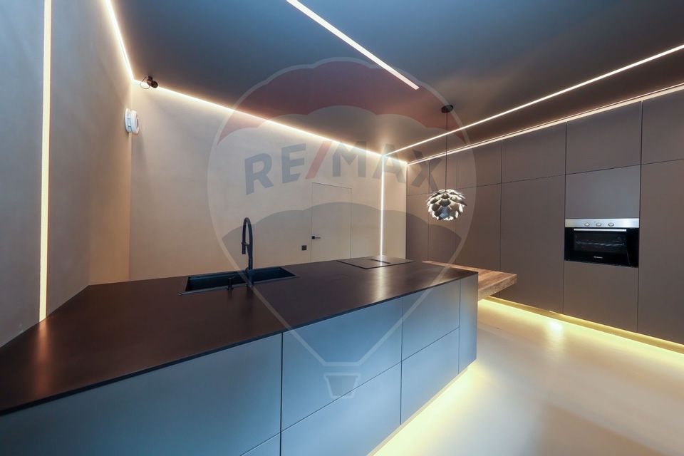 Casă modernă cu arhitectură minimalistă și confort inteligent Brasov