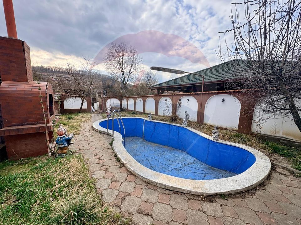 Casă cu curte generoasă și multiple posibilități – zona Moșnei