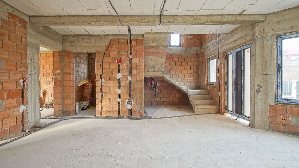 5 room House / Villa for sale