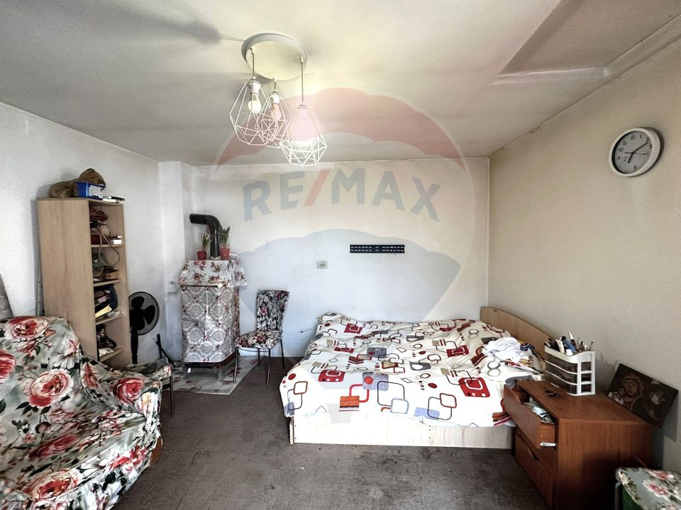 Casă / Vilă cu 3 camere de vânzare în zona Straulesti