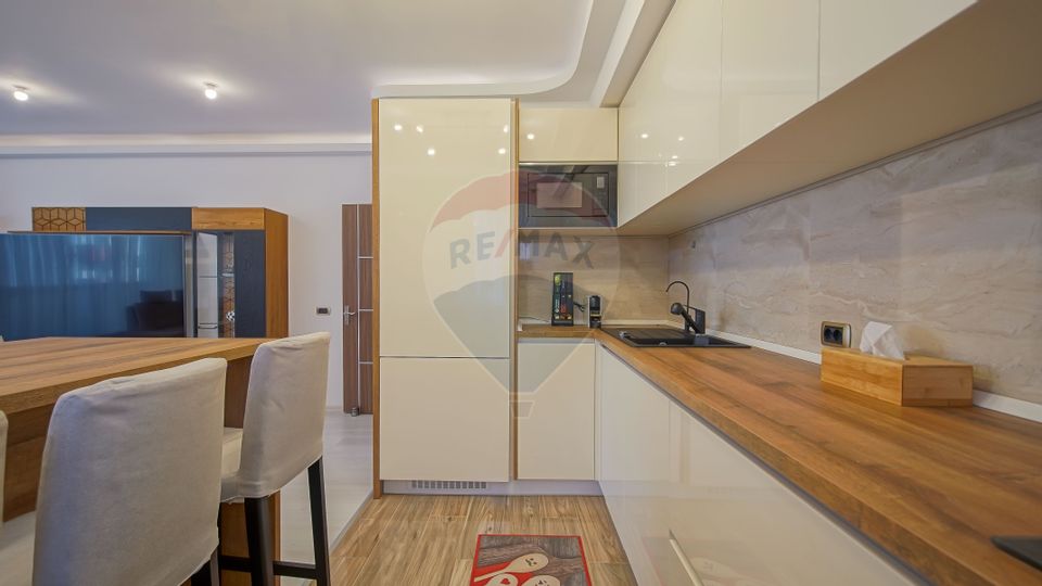 4 room Apartment for sale, Tractorul area