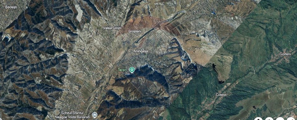 Teren generos in Aninoasa, înconjurat de natura