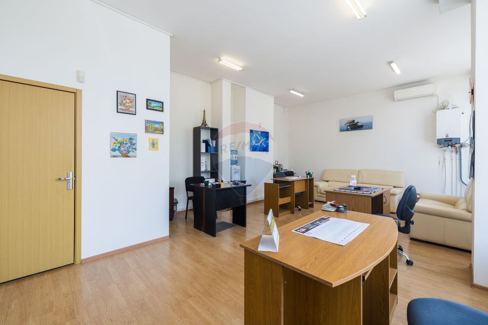 Commercial space with generous window and excellent visibility